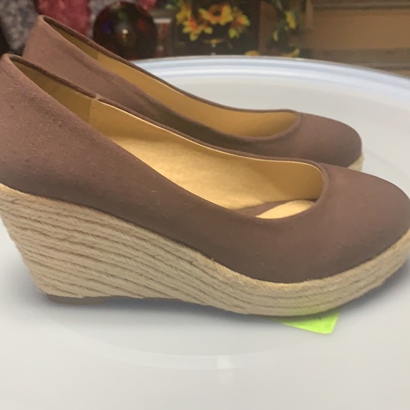 Brand new wedge  shoes never worn - Picture 2 of 4